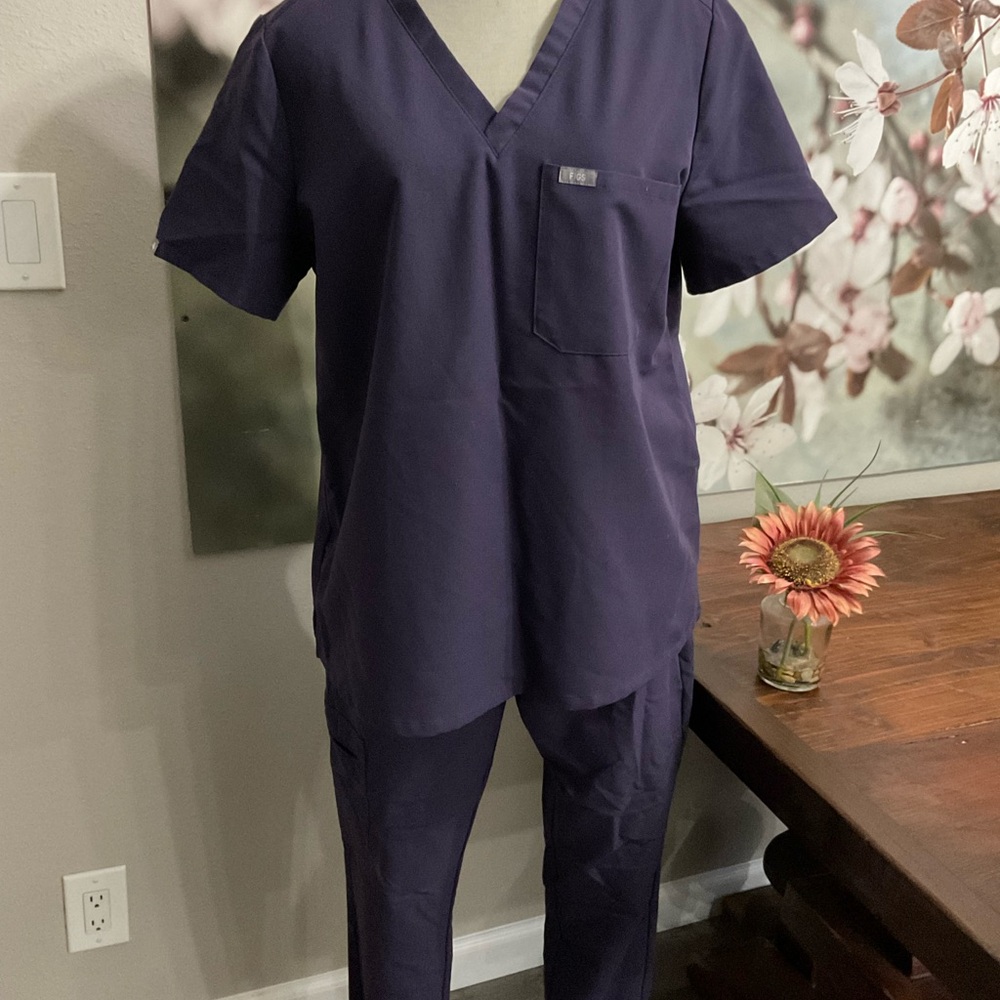 FIGS TOP Uniform
